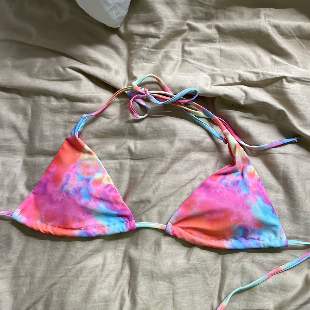 bathing suite top🤍